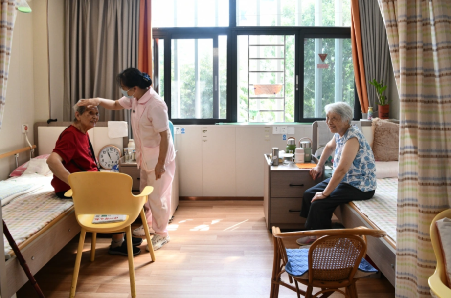 政策鼓励智慧养老，科技如何守护独居长者安全
