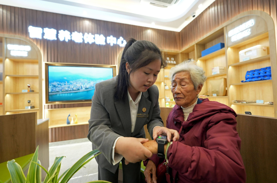 安养云智慧养老项目落地本地街道,助力社区养老数字化建设